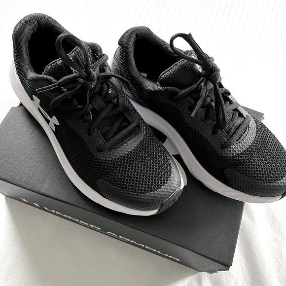 Under Armour Surge 3 Running Shoes - Picture 2 of 9